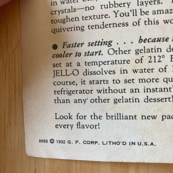 Vintage green Tupperware mold with 3 Jello recipe books from 1927, 1932, 1952 - Picture 11 of 14